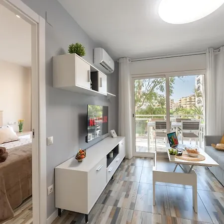 Salouroyalcenterpoolrelax2bedportaventuraaa12 * Salou
