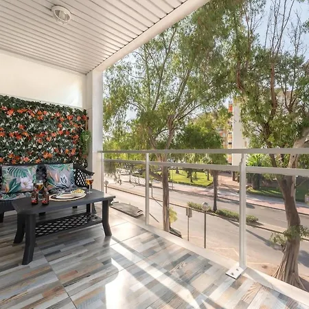Salouroyalcenterpoolrelax2bedportaventuraaa12 * Salou